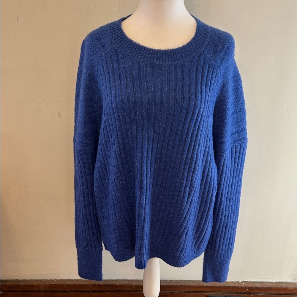 Cyrus royal blue long sleeve sweater Size L EUC